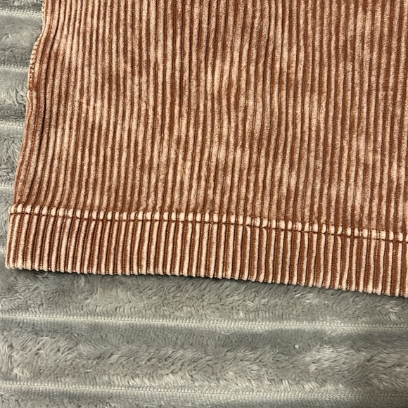 🤎NWOT Zenana Padded Ribbed Mineral Wash Crop Tank Top Sz S/M Nylon & Spandex - Picture 3 of 16